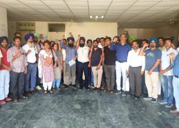 …ਜੇ ਜਾਂਚ ਇਮਾਨਦਾਰੀ ਨਾਲ ਹੋਜੇ ਤਾਂ ਸਾਰੀ ਦਾਲ ਹੀ ਕਾਲੀ ਨਿਕਲੇਗੀ.. ਸਕੂਲੀ ਵਰਦੀਆਂ ਦੇ ਮਾੜੇ ਕੱਪੜੇ ‘ਤੇ ਉੱਠੇ‌ ਸਵਾਲ…!