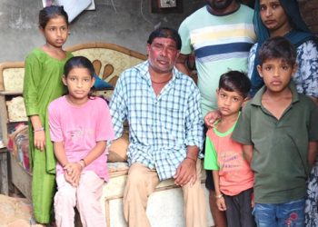 ਬਰਨਾਲਾ ‘ਚ ਮਸਾਂ ਬਚਿਆ ਮਜ਼ਦੂਰ ਪਰਿਵਾਰ…ਮੀਂਹ ਕਾਰਨ ਘਰ ਦੀ ਡਿੱਗ ਪਈ ਛੱਤ…DC ਨੂੰ ਲਗਾਈ ਮਦਦ ਦੀ ਗੁਹਾਰ