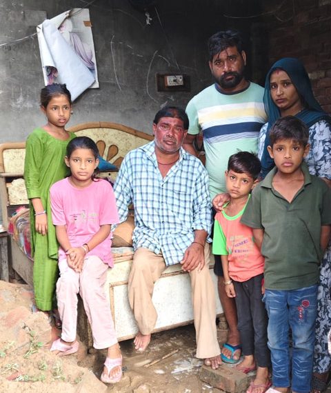 ਬਰਨਾਲਾ ‘ਚ ਮਸਾਂ ਬਚਿਆ ਮਜ਼ਦੂਰ ਪਰਿਵਾਰ…ਮੀਂਹ ਕਾਰਨ ਘਰ ਦੀ ਡਿੱਗ ਪਈ ਛੱਤ…DC ਨੂੰ ਲਗਾਈ ਮਦਦ ਦੀ ਗੁਹਾਰ