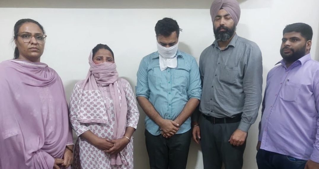 ਪੰਜਾਬ ਪੁਲਿਸ ਦੀ ACP ਨਿਰਦੋਸ਼ ਕੌਰ ਬਣ ਗਈ ਦੋਸ਼ੀ…ਵਿਜੀਲੈਂਸ ਨੇ ਰਿਸ਼ਵਤ ਦੇ ਮਾਮਲੇ ‘ਚ ਰੀਡਰ ਸਮੇਤ ਕੀਤੀ ਗ੍ਰਿਫ਼ਤਾਰ