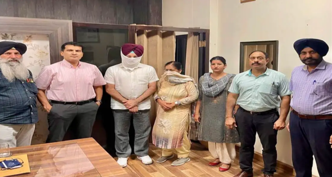 ਨਰਸਿੰਗ ਕਾਲਜਾਂ ‘ਚ ਫਰਜ਼ੀ ਦਾਖਲਿਆਂ ਦਾ ਗੋਰਖ ਧੰਦਾ ਬੇਨਕਾਬ… ਵਿਜੀਲੈਂਸ ਨੇ ਸਾਬਕਾ ਰਜਿਸਟਰਾਰ ਨੂੰ ਕੀਤਾ ਗ੍ਰਿਫ਼ਤਾਰ