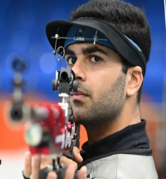 ‘ਅਰਜਨ’ ਨੇ ਭਗਵੰਤ ਮਾਨ ਤੇ ਮੀਤ ਹੇਅਰ ‘ਤੇ ਲਗਾ ਦਿੱਤਾ ਨਿਸ਼ਾਨਾ… ਸਰਕਾਰ ‘ਤੇ ਲਗਾਏ ਗੰਭੀਰ ਦੋਸ਼…!