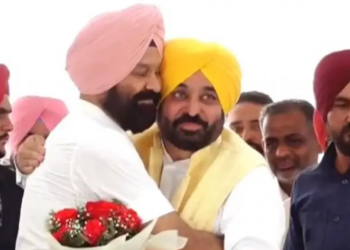 ਪੈ ਗਈ ਜੱਫ਼ੀ ਭਗਵੰਤ ਮਾਨ ਤੇ ਡਿੰਪੀ ਢਿੱਲੋਂ ਦੀ…CM ਨੇ ਪਹਿਲੇ ਦਿਨ ਹੀ ਡਿੰਪੀ ਨੂੰ ਦਿੱਤਾ 28 ਕਰੋੜ