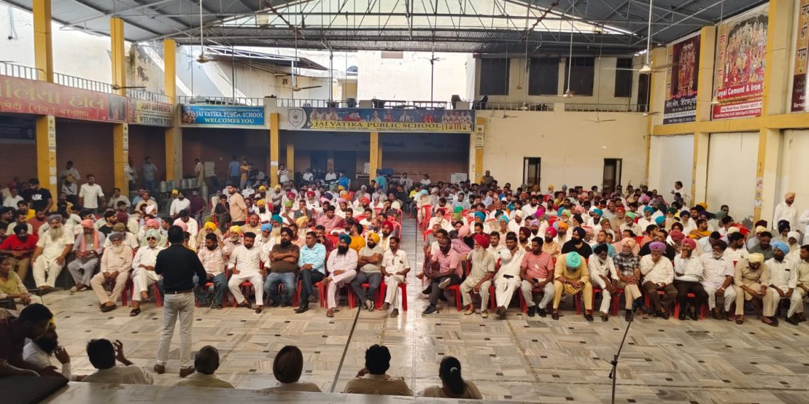 ਜ਼ਿਮਨੀ ਚੋਣ ਬਰਨਾਲਾ : AAP ਦੀ ਟਿਕਟ ਲਈ ਖਿੱਚੋਤਾਣ ਸ਼ੁਰੂ… ਜ਼ਿਲ੍ਹਾ ਪ੍ਰਧਾਨ ਦੇ ਹੱਕ ‘ਚ ਹੋਈ ਵੱਡੀ ਮੀਟਿੰਗ