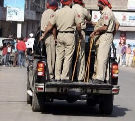 ਓਏ ਛੋਟੂ…ਪੰਜਾਬ ਪੁਲਿਸ ਦੀ ਗੱਡੀ ਪਿੱਛੇ ਆਉਂਦੀ ਆਂ…ਜਲਦੀ ਰਸਤਾ ਦੇਦੇ…ਨਹੀਂ ਤਾਂ ਇਹ ਖ਼ਬਰ ਪੜ੍ਹ ਲੈ…!