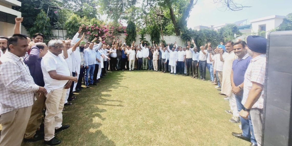 ਬਰਨਾਲੇ ਦੇ ਆੜਤੀਆਂ ਨੇ ਵਜਾ ਦਿੱਤਾ ਬਗਾਵਤ ਦਾ ਬਿਗੁਲ…ਕੀਤੀ ਅਣਮਿਥੇ ਸਮੇਂ ਦੀ ਹੜ੍ਹਤਾਲ