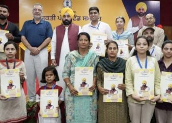 …ਦੋ ਕੁੜੀਆਂ ਨੇ ਲਗਾਏ ਸਿਫਾਰਸ਼ੀ ਨਿਯੁਕਤੀ ਪੱਤਰ ਵੰਡਣ ਦੇ ਦੋਸ਼.. ਕੱਲ੍ਹ ਮੁੱਖ ਮੰਤਰੀ ਨੇ ਵੰਡੇ ਸਨ ਨਿਯੁਕਤੀ ਪੱਤਰ