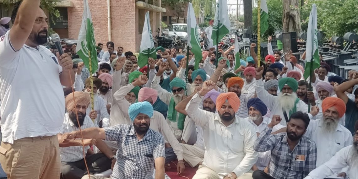 ਬਿਜਲੀ ਸੇਵਾਵਾਂ ਰੱਬ ਆਸਰੇ…ਜੇ ਸਪਲਾਈ ਬੰਦ ਹੋ ਗਈ ਤਾਂ ਬੰਦ ਹੀ ਰਹੇਗੀ…ਬਿਜਲੀ ਕਾਮੇ ਤਿੰਨ ਰੋਜ਼ਾ ਸਮੂਹਿਕ ਛੁੱਟੀ ‘ਤੇ…!