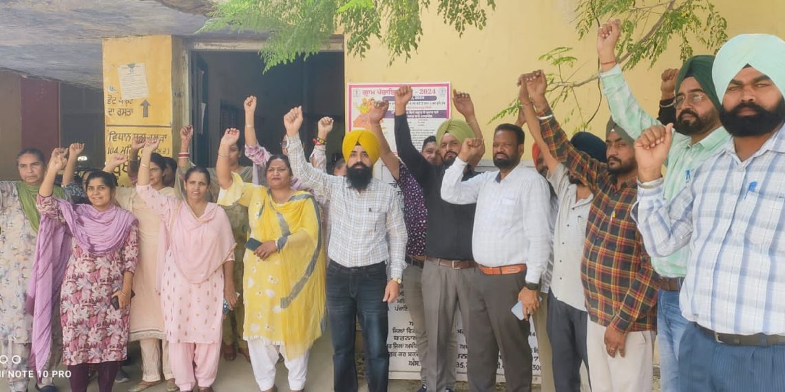 ਮੁਲਾਜ਼ਮਾਂ ਦੇ ਤੇਵਰ ਤਿੱਖੇ.. 29-30 ਅਕਤੂਬਰ ਨੂੰ ਸਮੂਹਿਕ ਛੁੱਟੀ ਅਤੇ 8 ਨਵੰਬਰ ਨੂੰ ਬਰਨਾਲਾ ‘ਚ ਸੂਬਾ ਪੱਧਰੀ ਰੈਲੀ ਦੀ ਚਿਤਾਵਨੀ