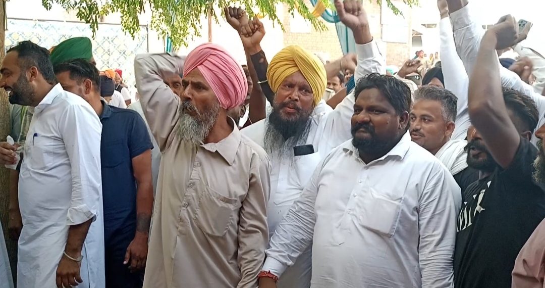 ਵਿਧਾਇਕ ਪੰਡੋਰੀ ਦੇ ਪਿੰਡ ‘ਚ ਕਾਂਗਰਸੀ ਉਮੀਦਵਾਰ ‘ਤੇ ਕਾਗਜ਼ ਵਾਪਸ ਲੈਣ ਲਈ ਬਣੇ ਪ੍ਰੈਸ਼ਰ ਕਾਰਨ ਸਥਿਤੀ ਹੋਈ ਤਣਾਅਪੂਰਨ