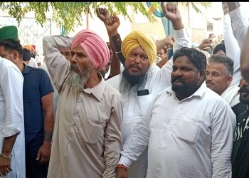 ਵਿਧਾਇਕ ਪੰਡੋਰੀ ਦੇ ਪਿੰਡ ‘ਚ ਕਾਂਗਰਸੀ ਉਮੀਦਵਾਰ ‘ਤੇ ਕਾਗਜ਼ ਵਾਪਸ ਲੈਣ ਲਈ ਬਣੇ ਪ੍ਰੈਸ਼ਰ ਕਾਰਨ ਸਥਿਤੀ ਹੋਈ ਤਣਾਅਪੂਰਨ