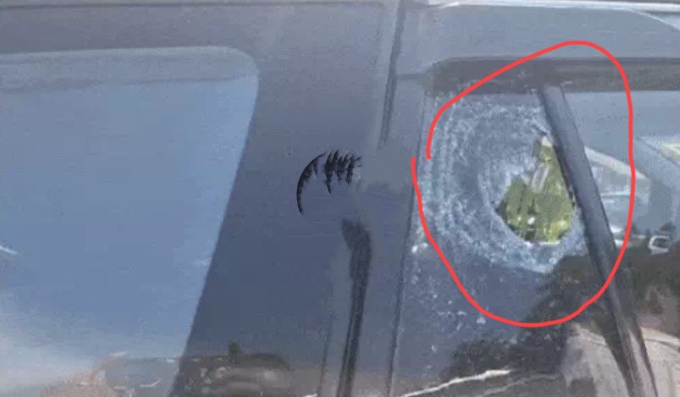 ਸਾਬਕਾ ਕਾਂਗਰਸੀ ਵਿਧਾਇਕ ਦੀ ਗੱਡੀ ‘ਤੇ ਫਾਇਰਿੰਗ…ਸ਼ੀਸ਼ਾ ਤੋੜ ਕੇ ਸੀਟ ‘ਚ ਧਸ ਗਈ ਗੋਲੀ