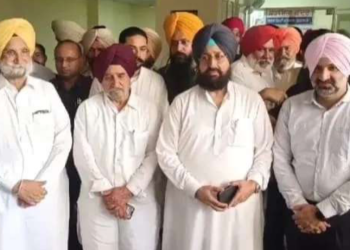 DC ਨੇ ਕਾਂਗਰਸੀ ਆਗੂਆਂ ਨੂੰ ਕਿਹਾ ਬਾਹਰ ਜਾਓ…ਹੁਣ ਦਿੱਲੀ ਪੈਣਗੀਆਂ ਤਾਰੀਕਾਂ ਡੀਸੀ ਸਾਬ੍ਹ ਦੀਆਂ….!