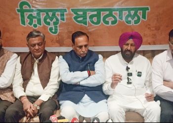 ਇੱਕ ਵਾਰੀ ਬੋਕ ਦੇ ਸਿੰਗਾਂ ਨੂੰ ਹੱਥ ਪੈ ਲੈਣ ਦਿਓ ਫਿਰ ਦੇਖਿਓ…BJP ਦੇ ਕੇਂਦਰੀ ਆਗੂਆਂ ਦੀ ਹਾਜ਼ਰੀ ‘ਚ ਕੇਵਲ ਢਿੱਲੋਂ ਨੇ ਕੀਤਾ ਦਾਅਵਾ