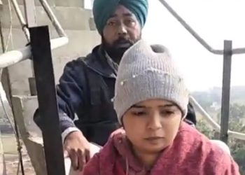 ਪਾਣੀ ਵਾਲੀ ਟੈਂਕੀ ‘ਤੇ ਚੜ ਗਏ ਪਿਓ ਧੀ…ਏਜੰਟ ਨੇ ਮਾਰੀ 10 ਲੱਖ ਦੀ ਠੱਗੀ