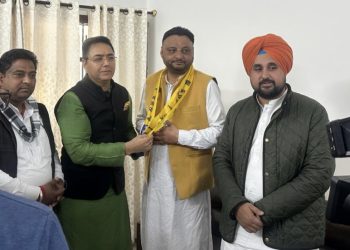 ਬਰਨਾਲਾ ‘ਚ ਬੀਜੇਪੀ ਦੇ ਵੱਡੇ ਆਗੂ ਗੁਰਮੀਤ ਬਾਵਾ ਨੇ ਚੁੱਕ ਲਿਆ ਝਾੜੂ