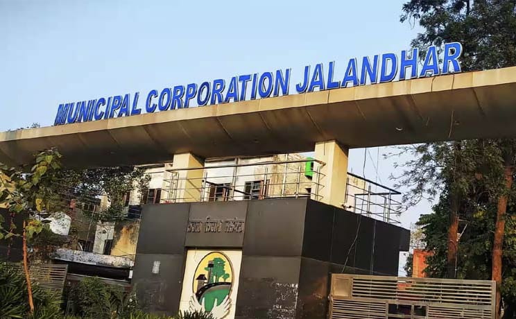 ਸੱਤਾ ਦਾ ਸਰੂਰ…ਚੇਅਰਮੈਨ ਦੇ ਸਾਥੀ ਨੇ SDO ਦੇ ਮਾਰਿਆ ਥੱਪੜ…ਕਮਿਸ਼ਨਰ ਨੂੰ ਬੋਲੇ ਬੋਲ ਕੁਬੋਲ…ਅਧਿਕਾਰੀਆਂ ‘ਚ ਰੋਸ,ਮੰਤਰੀ ਕੋਲ ਪੁੱਜਿਆ ਮਾਮਲਾ