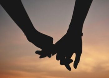 ਸਰਪੰਚ ਦੀ ਪਤਨੀ ਸੀ ਹੋਟਲ ‘ਚ ਕਿਸੇ ਗ਼ੈਰ ਮਰਦ ਨਾਲ…ਮੌਕੇ ‘ਤੇ ਪੁੱਜਿਆ ਸਰਪੰਚ ਤੇ ਚਲਾ ਦਿੱਤੀ ਗੋਲੀ…!