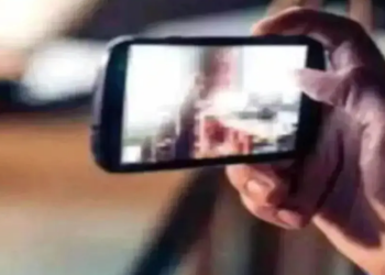 ਬੱਚਿਆਂ ਦੀ ਲੱਗ ਰਹੀ ਸੀ ONLINE ਕਲਾਸ…ਅਚਾਨਕ ਮੋਬਾਈਲ ‘ਤੇ ਚੱਲ ਪਈ ਅਸ਼ਲੀਲ ਵੀਡੀਓ