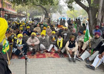 ਚਾਰ ਦਿਨ ਹੋ ਗਏ ਬਕਸਿਆਂ ‘ਚ ਬੰਦ ਪਈਆਂ ਨੇ ਲਾਸ਼ਾਂ…ਪਰ ਹੁਕਮਰਾਨ ਹੈ ਕਿ ਦੇਖਦਾ ਈਂ ਨਹੀਂ…!