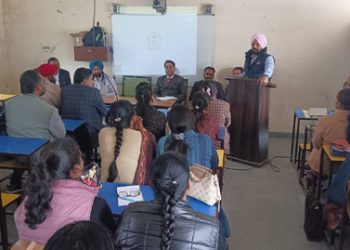 DEO (ਸ) ਦੀ ਅਗਵਾਈ ਹੇਠ ਚੱਲ ਰਹੇ ਕੰਪਿਊਟਰ ਅਧਿਆਪਕਾਂ ਦੇ ਟ੍ਰੇਨਿੰਗ ਸੈਸ਼ਨ ‘ਚ ਵਿਸ਼ੇਸ਼ ਤੌਰ ‘ਤੇ ਪੁੱਜੇ SCERT ਦੇ ਅਸਿਸਟੈਂਟ ਡਾਇਰੈਕਟਰ