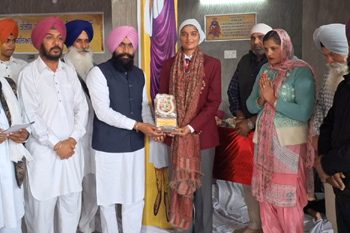 ਪਿੰਡ ਪੰਡੋਰੀ ਦੀ ਮਾਣਮੱਤੀ ਧੀ ਹਰਮਨ ਦਾ ਪਿੰਡ ਵਾਸੀਆਂ ਨੇ ਕੀਤਾ ਵਿਸ਼ੇਸ਼ ਸਨਮਾਨ