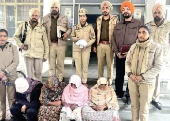 …ਸਰਪੰਚਣੀ ਹੀ ਵਿਕਾਉਂਦੀ ਸੀ ਪਿੰਡ ‘ਚ ਨਸ਼ਾ…ਪੁਲਿਸ ਨੇ ਤਸਕਰਾਂ ਸਮੇਤ ਕੀਤੀ ਗ੍ਰਿਫ਼ਤਾਰ