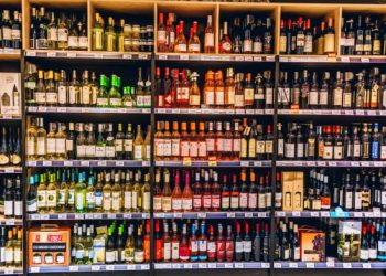 ਸ਼ਰਾਬ ਦੇ ਠੇਕੇਦਾਰਾਂ ਦੀ ਲੁੱਟ…ਮੈਰਿਜ ਪੈਲੇਸਾਂ ਵਿੱਚ ਮਹਿੰਗੀ ਦਿੰਦੇ ਨੇ ਸ਼ਰਾਬ…aap mla ਨੇ ਚੁੱਕਿਆ ਮੁੱਦਾ