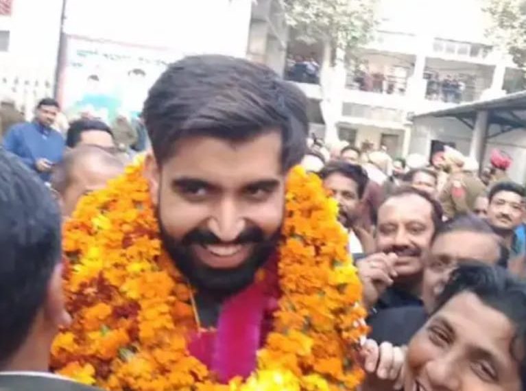 ਬਠਿੰਡੇ ਦਾ ਮੁੰਡਾ ਬਣਿਆ ਭਾਰਤ ਦਾ ਸਭ ਤੋਂ ਛੋਟੀ ਉਮਰ ਦਾ ਮੇਅਰ…ਨਗਰ ਨਿਗਮ ‘ਤੇ aap ਦਾ ਕਬਜ਼ਾ