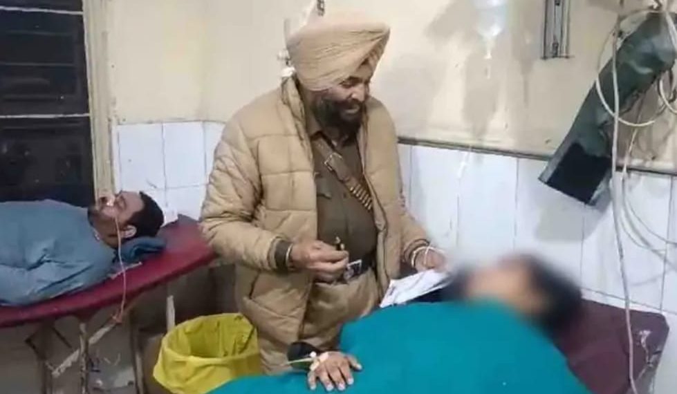 ਪਿਤਾ ਅਤੇ ਧੀ ਨੇ ਖਾਧਾ ਜ਼ਹਿਰ… ਨਾਬਾਲਿਗ ਕੁੜੀ ‘ਤੇ ਵਿਆਹ ਕਰਵਾਉਣ ਲਈ ਨੌਜਵਾਨ ਪਾ ਰਿਹਾ ਸੀ ਦਬਾਅ…ਪੁਲਿਸ ਨੇ ਸਮੇਂ ਸਿਰ ਨਹੀਂ ਕੀਤੀ ਕਾਰਵਾਈ