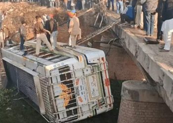 ਪੁਲ ਤੋਂ ਡਰੇਨ ‘ਚ ਡਿੱਗੀ ਬੱਸ…5 ਸਵਾਰੀਆਂ ਦੀ ਮੌਤ ਤੇ ਕਈ ਜ਼ਖ਼ਮੀ