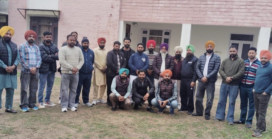 AAP ਦੇ SC ਵਿੰਗ ਦੇ ਸੂਬਾ ਪ੍ਰਧਾਨ ਦੇ ਜ਼ਿਲ੍ਹੇ ‘ਚ ਸੰਵਿਧਾਨਕ ਅਹੁਦਿਆਂ ‘ਤੇ SC ਵਿੰਗ ਦੇ ਆਗੂਆਂ ਨੂੰ ਅੱਖੋਂ ਪਰੋਖੇ ਕਰਨ ‘ਤੇ ਰੋਸ ਦੀ ਚਿੰਗਾਰੀ ਭੜਕੀ