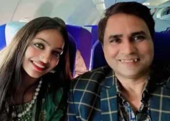 ਮੋਨਾਲੀਸਾ update news….ਮਹਾਂਕੁੰਭ ਦੀ ਵਾਇਰਲ ਕੁੜੀ ਮੋਨਾਲੀਸਾ ਨੂੰ ਫਿਲਮ ‘ਚ ਕੰਮ ਦੇਣ ਵਾਲਾ ਨਿਰਦੇਸ਼ਕ ਬਲਾਤਕਾਰ ਦੇ ਦੋਸ਼ ਵਿੱਚ ਗ੍ਰਿਫ਼ਤਾਰ