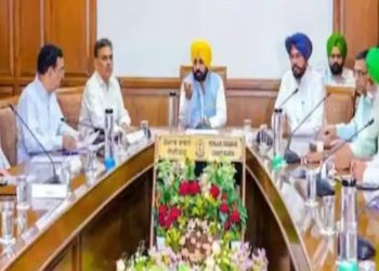 CM ਭਗਵੰਤ ਮਾਨ ਨੇ ਕਿਸਾਨਾਂ ਨੂੰ ਦਿੱਤੀ ਧਮਕੀ…ਜਾਓ ਜੋ ਕਰਨਾ ਹੈ ਕਰ ਲਓ, ਮੀਟਿੰਗ ਵਿਚਾਲੇ ਛੱਡ ਕੇ ਗੁੱਸੇ ‘ਚ ਬਾਹਰ ਨਿਕਲੇ ਭਗਵੰਤ ਮਾਨ