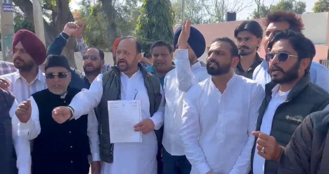 ਬਰਨਾਲੇ ਦੇ ਕਾਂਗਰਸੀ ਆਗੂਆਂ ਨਾਲ ਪੁਲਿਸ ਨੇ ਕੀਤਾ ‘ਧੋਖਾ’…ਅਸੀਂ ਅੱਗੇ ਤੋਂ ਇਹਨਾਂ ‘ਤੇ ਯਕੀਨ ਨਹੀਂ ਕਰਾਂਗੇ-ਮਹੇਸ਼ ਲੋਟਾ