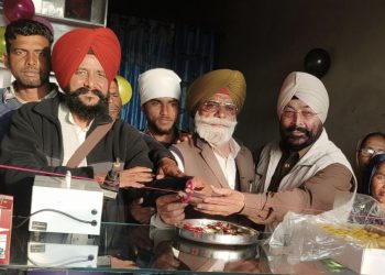 ਔਂਕੜਾਂ ਰੂਪੀ ਪੱਥਰਾਂ ਦਾ ਸੀਨਾ ਪਾੜ ਕੇ ਸੁਰਜੀਤ ਹੋਏ ਬਰਨਾਲਾ ਦੀਆਂ ਝੁੱਗੀਆਂ ‘ਚ ਰਹਿਣ ਵਾਲੇ ਬੱਚੇ ਸੁਰਜੀਤ ਨੇ ਪੈਦਾ ਕੀਤੀ ਮਿਸਾਲ