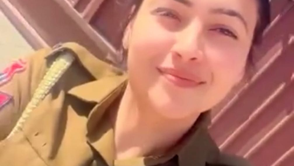 ਅਵੱਲੇ ਸ਼ੌਂਕਾਂ ਨੇ ਫਸਾ ਦਿੱਤੀ ਬਠਿੰਡੇ ਵਾਲੀ ਸਪਾਟਨ ਬੀਬੀ…14 ਸਾਲਾਂ ਦੀ ਨੌਕਰੀ ‘ਚ ਤਿੰਨ ਵਾਰ ਹੋਈ ਗ੍ਰਿਫ਼ਤਾਰ