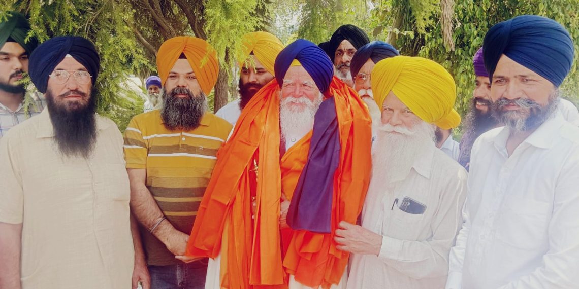 ਤਖ਼ਤ ਸ੍ਰੀ ਦਮਦਮਾ ਸਾਹਿਬ ਦੇ ਜਥੇਦਾਰ ਟੇਕ ਸਿੰਘ ਧਨੌਲਾ ਦਾ ਕੀਤਾ ਵਿਸ਼ੇਸ਼ ਸਨਮਾਨ