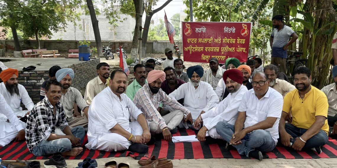 ਸੀਵਰੇਜ ਬੋਰਡ ਦੇ ਆਊਟਸੋਰਸ ਕਾਮਿਆਂ ਦੀਆਂ ਮੰਗਾਂ ਨੂੰ ਅੱਖੋਂ ਪਰੋਖੇ ਕਰਨਾ ਸਰਕਾਰ ਵੀ ਵੱਡੀ ਲਾਪਰਵਾਹੀ- MLA ਕਾਲਾ ਢਿੱਲੋਂ