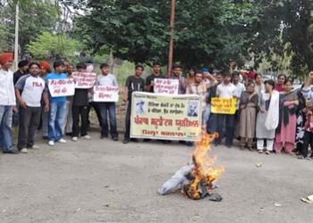 ਪੰਜਾਬ ਸਟੂਡੈਂਟਸ ਯੂਨੀਅਨ ਨੇ ਪੰਜਾਬ ਸਰਕਾਰ ਅਤੇ ਸੰਗਰੂਰ ਪ੍ਰਸ਼ਾਸਨ ਦਾ ਪੁਤਲਾ ਸਾੜਿਆ