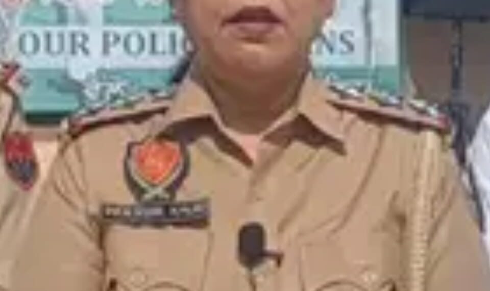 ਪੁਲਿਸ ਮੁਲਾਜ਼ਮਾਂ ਦੀਆਂ ਡਿਊਟੀਆਂ ਬਦਲੇ ਪੈਸੇ ਲੈਣ ਵਾਲੀ  ਇੰਸਪੈਕਟਰ ਗ੍ਰਿਫ਼ਤਾਰ