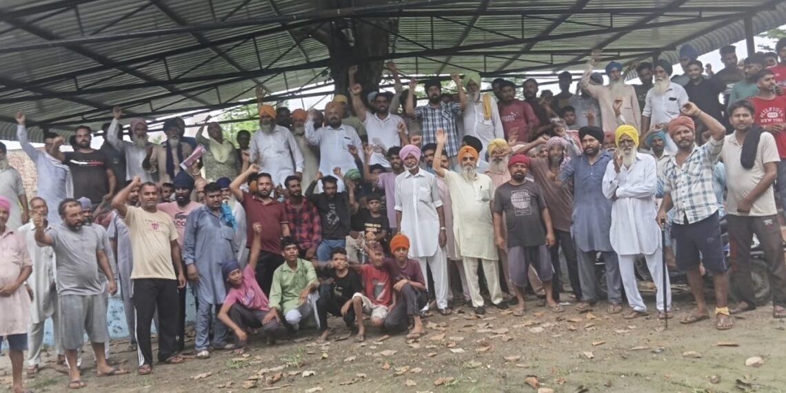 ਹਲਕਾ ਮਹਿਲ ਕਲਾਂ ਦੇ ਪਿੰਡ ਸੱਦੋਵਾਲ ‘ਚ ਮਾਹੌਲ ਬਣਿਆ ਤਣਾਅਪੂਰਨ…ਮਾਮਲਾ ਮੈਡੀਕਲ ਸਟੋਰ ‘ਤੇ ਨਸ਼ੇ ਦੀ ਵਿਕਰੀ ਦਾ