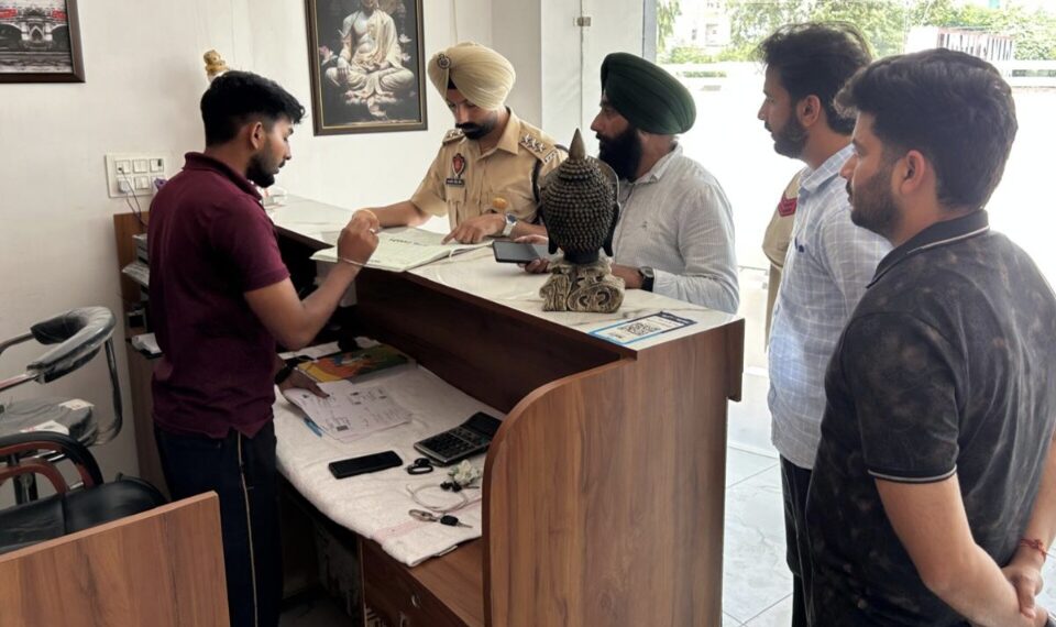 ਕੀਹਦੀ ਕੀਹਦੀ ਅੱਖ ‘ਚ ਹੋਟਲ ਵਾਲਿਆਂ ਨੇ ਡੱਕਾ ਮਾਰਿਆ…ਬਿਨਾਂ ਮਨਜ਼ੂਰੀ ਤੋਂ ਕਿਵੇਂ ਚਲਦੇ ਰਹੇ ਆਂ ਹੋਟਲ….!