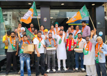 ਭਾਜਪਾ ਆਗੂਆਂ ਨੇ ਅਸ਼ਵਨੀ ਸ਼ਰਮਾ ਨੂੰ ਵਰਕਿੰਗ ਪ੍ਰਧਾਨ ਬਣਾਉਣ ‘ਤੇ ਲੱਡੂ ਵੰਡ ਕੇ ਖੁਸ਼ੀ ਮਨਾਈ