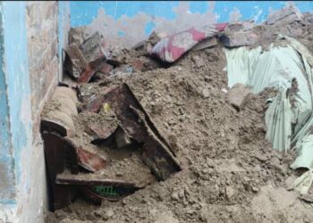 ਬਰਨਾਲਾ ‘ਚ ਮੀਂਹ ਕਾਰਨ ਘਰ ਦੀ ਛੱਤ ਡਿੱਗੀ…ਹੇਠਾਂ ਦੱਬ ਗਿਆ ਸਾਰਾ ਪਰਿਵਾਰ…ਪਰਿਵਾਰ ਦੇ ਮੁਖੀ ਦੀ ਮੌਤ