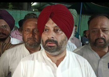 ਪੁਲਿਸ ਨੇ ਸਰਪੰਚ ਨੂੰ ਥਾਣੇ ਬੰਦ ਕਰਤਾ…..ਤੇ ਵਿਧਾਇਕ ਨੇ ਹਿੱਕ ਦੇ ਜ਼ੋਰ ‘ਤੇ ਕਢਵਾਇਆ ਬਾਹਰ….!