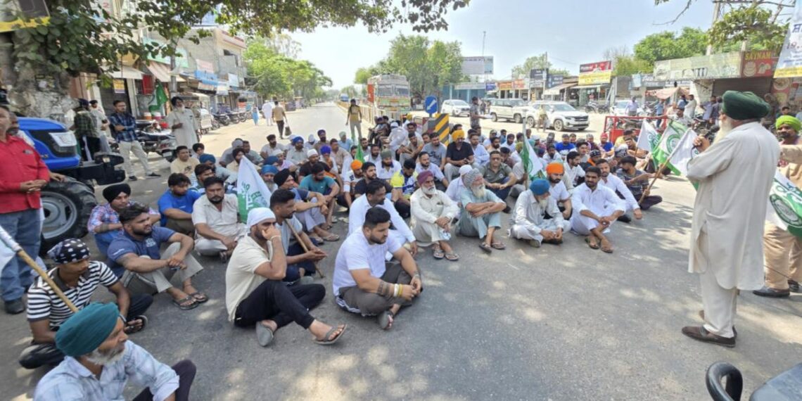 ਸੜਕ ਹਾਦਸੇ ‘ਚ ਮਾਰੇ ਗਏ ਦੋ ਨੌਜਵਾਨਾਂ ਦੀ ਮੌਤ ਸਬੰਧੀ ਬਰਨਾਲਾ ਦੇ ਇੱਕ ਭੱਠਾ ਮਾਲਕ ਦੇ ਖ਼ਿਲਾਫ਼ ਮਾਮਲਾ ਦਰਜ