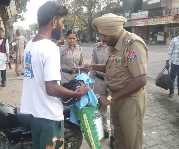 ਮਹਿਲਕਲਾਂ ਬੱਸ ਸਟੈਂਡ ‘ਤੇ SHO ਨੇ ਕੀਤੀ ਅਚਾਨਕ ਰੇਡ…ਭੂੰਡ ਆਸ਼ਕਾਂ ਨੂੰ ਪਈਆਂ ਭਾਜੜਾਂ