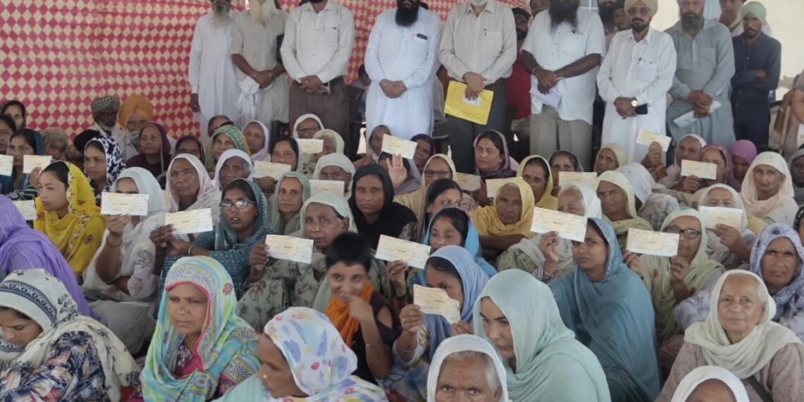 ਸਰਬੱਤ ਦਾ ਭਲਾ ਟਰੱਸਟ ਵੱਲੋ 151 ਗਰੀਬ ਵਿਧਵਾਵਾਂ ਅਤੇ ਅੰਗਹੀਣ ਵਿਅਕਤੀਆਂ ਨੂੰ ਮਹੀਨਾਵਾਰ ਪੈਨਸ਼ਨ ਸਹਾਇਤਾ ਵੰਡੀ