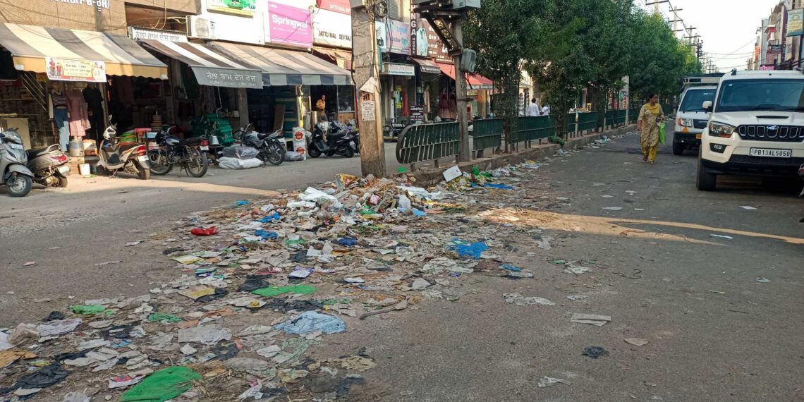 ਬਰਨਾਲਾ ਦਾ ਸਦਰ ਬਾਜ਼ਾਰ…ਮੁਬਾਰਕ-ਏ-ਤਿਉਹਾਰ…ਚੁੱਪ ਸਰਕਾਰ… ਔਖੇ ਨੇ ਦੁਕਾਨਦਾਰ…!